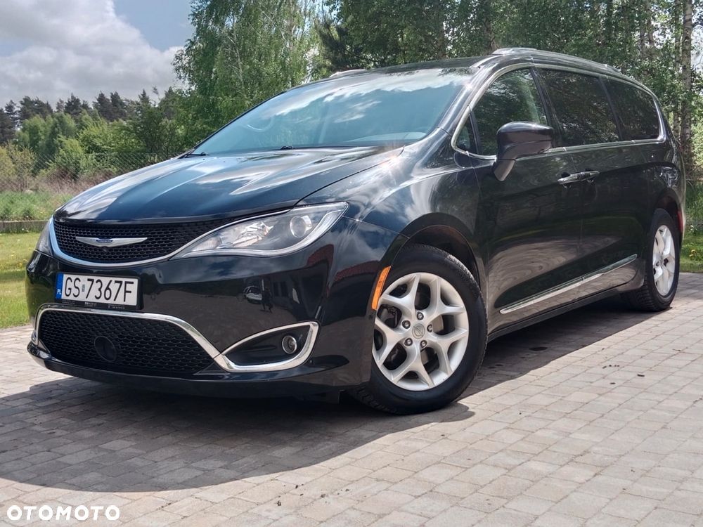 Chrysler Pacifica - 1