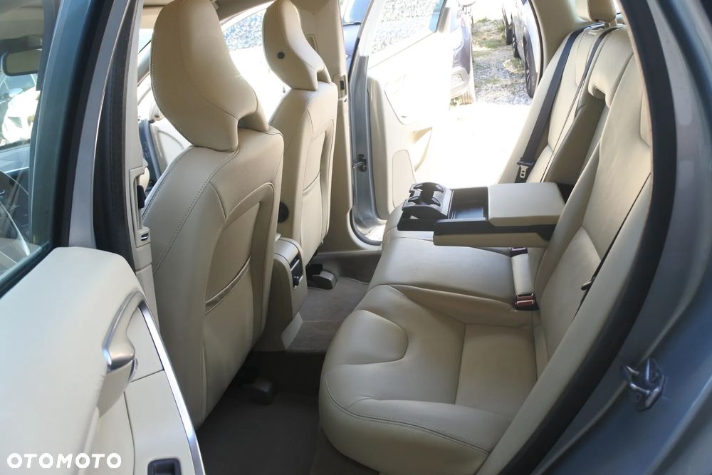 Volvo XC 60 D4 Geartronic Summum - 8