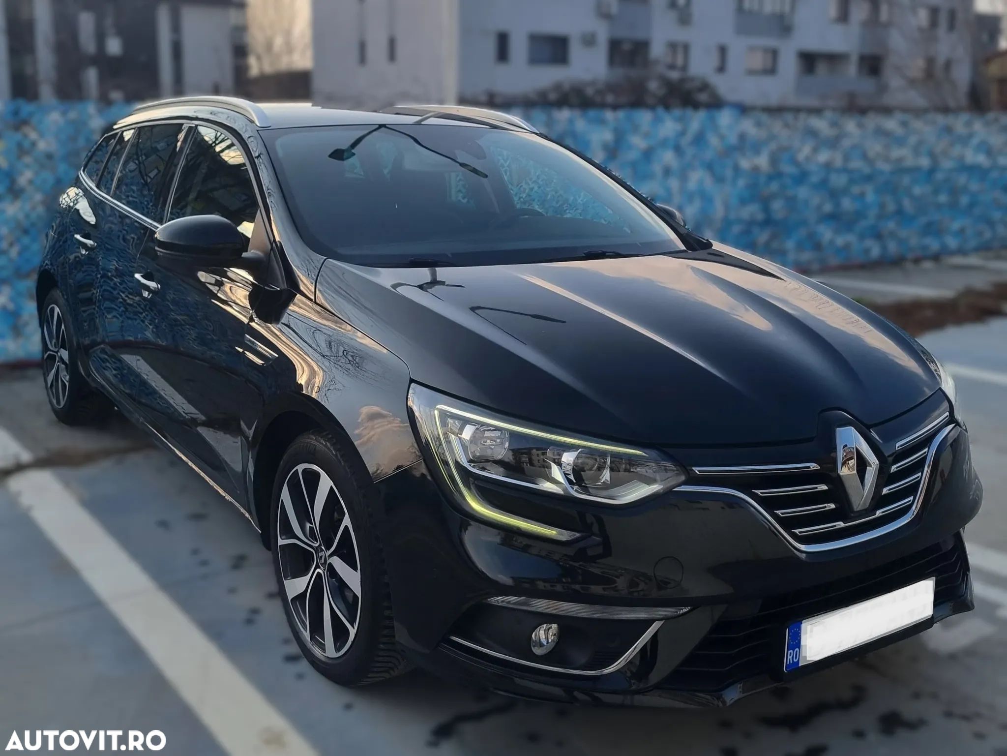 Renault Megane ENERGY TCe 140 EDC BOSE EDITION - 1