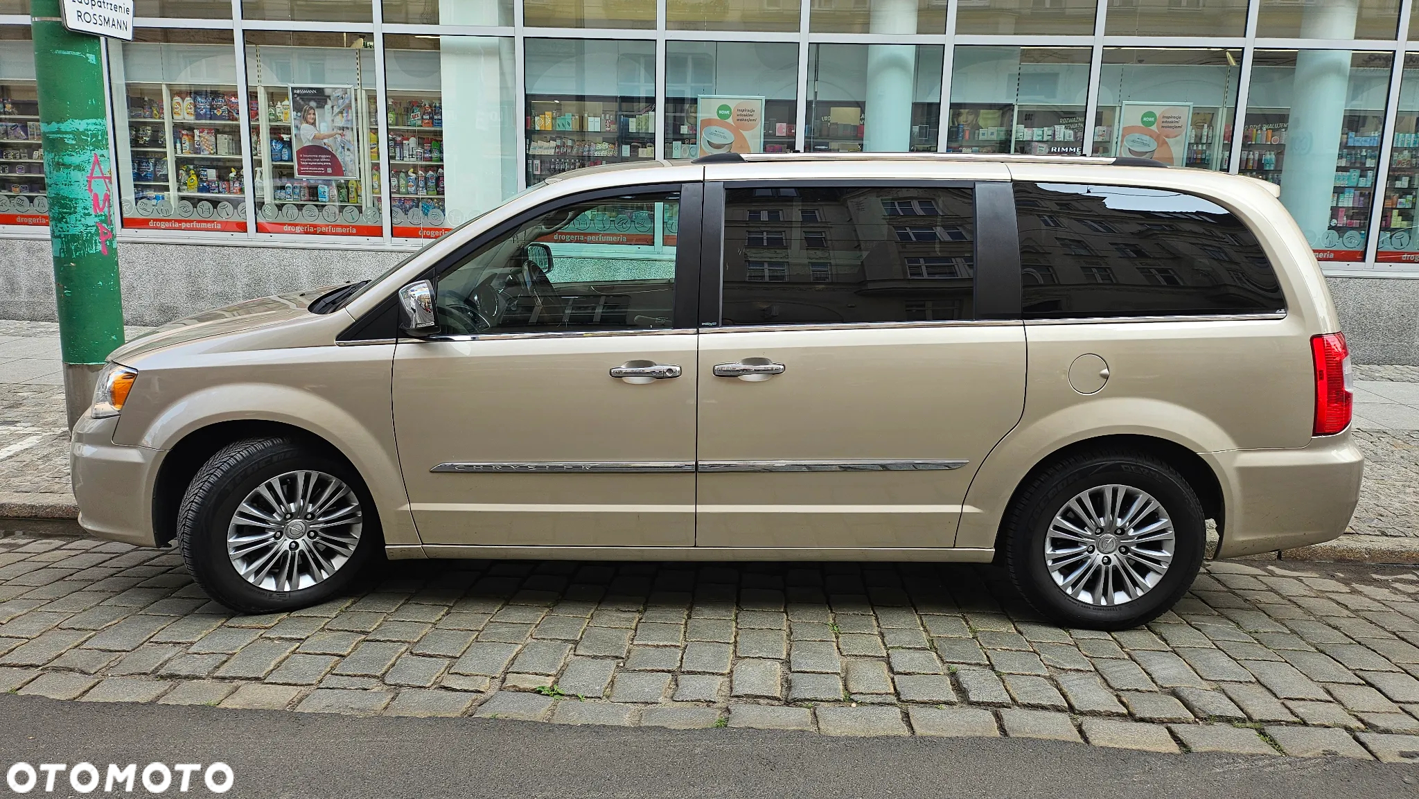 Chrysler Town & Country 3.6 Limited - 6