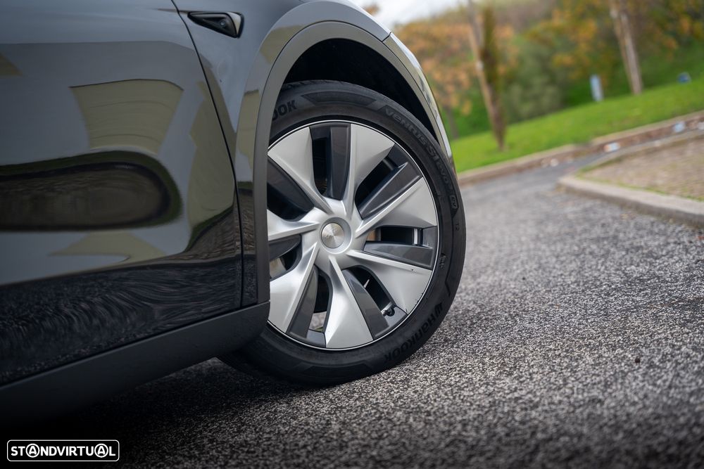 Tesla Model Y Long Range Dual Motor AWD - 8