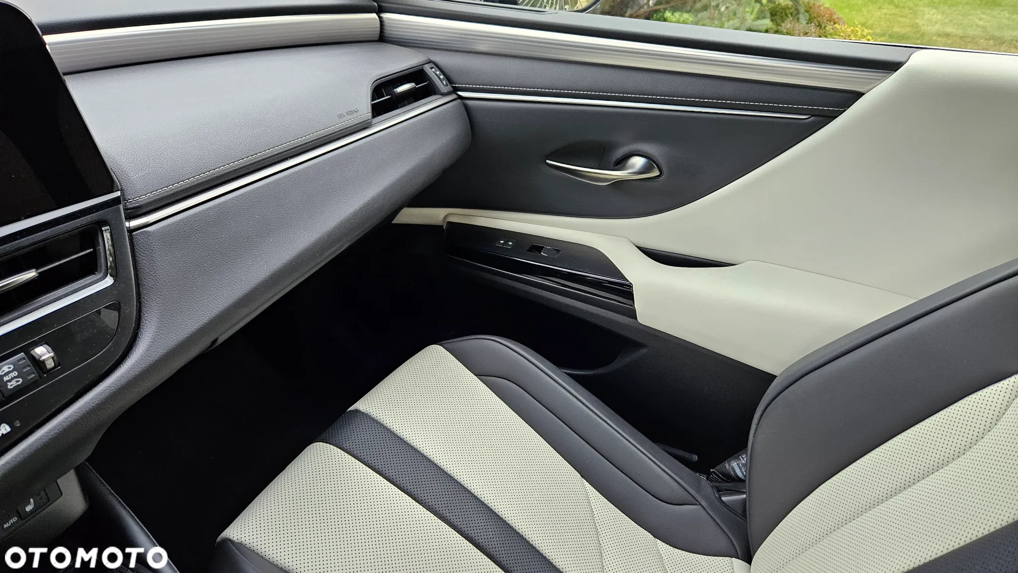 Lexus ES 300h F Sport Edition - 28
