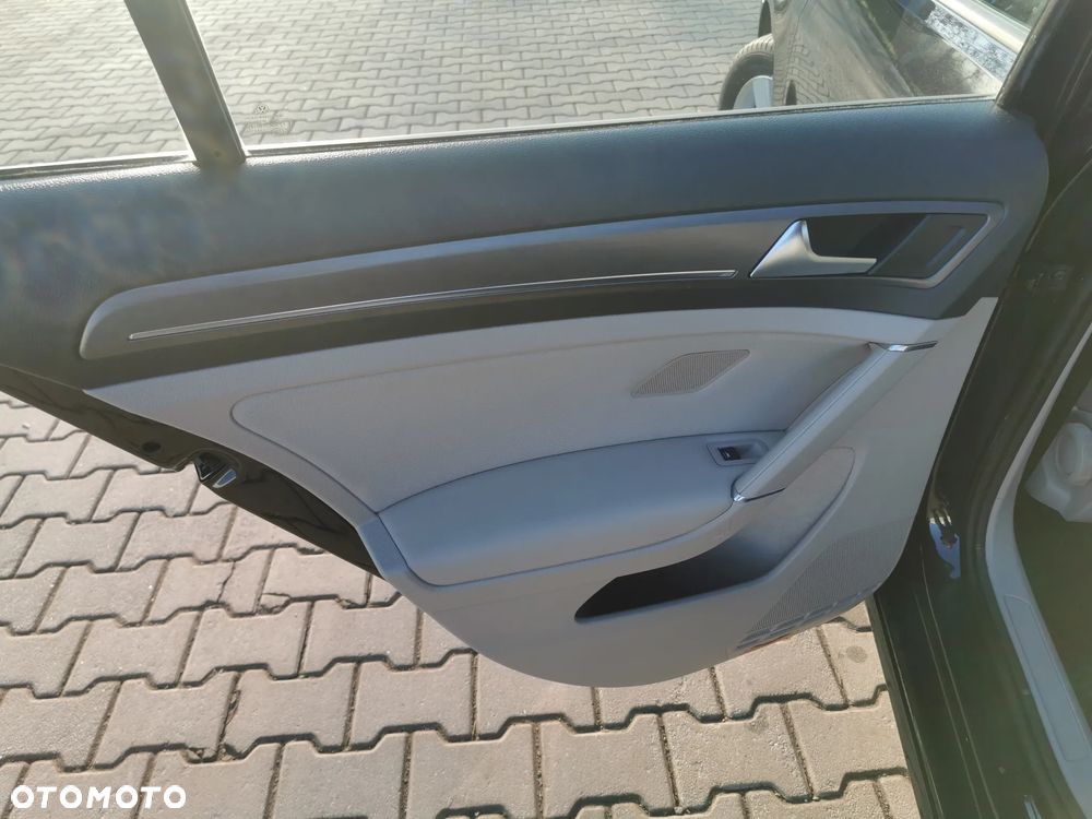 Volkswagen Golf - 21