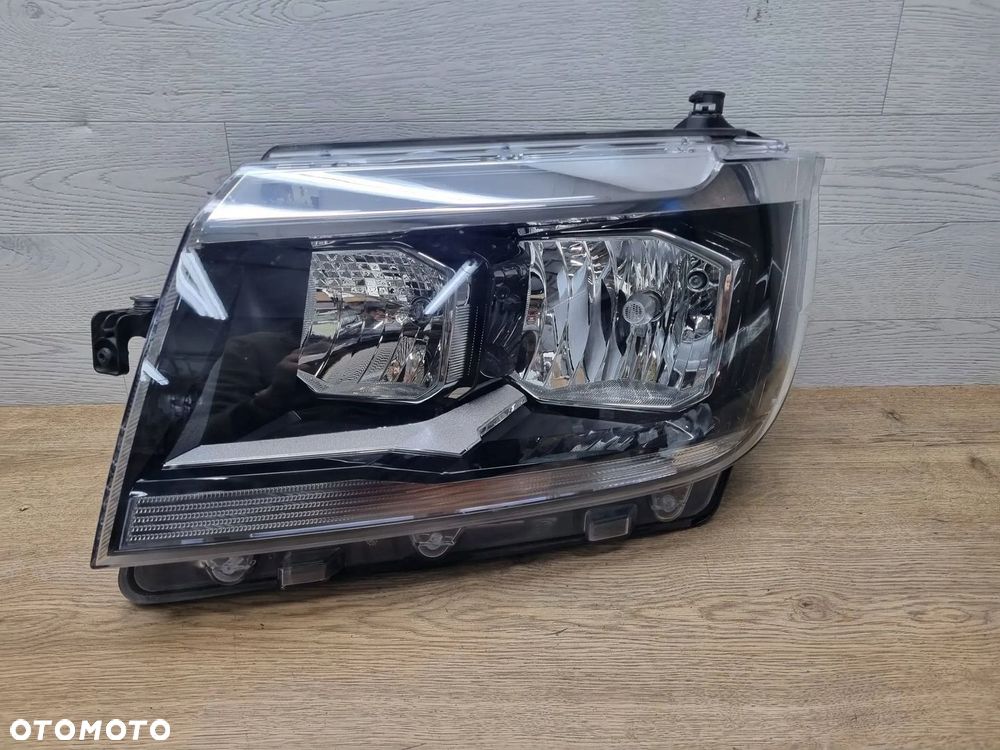 Volkswagen Crafter 2019 Przód strona lewa Lampy przednie - 1
