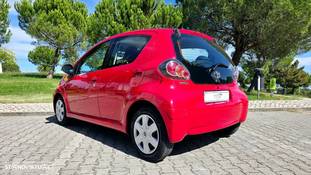 Toyota Aygo Connect - 12