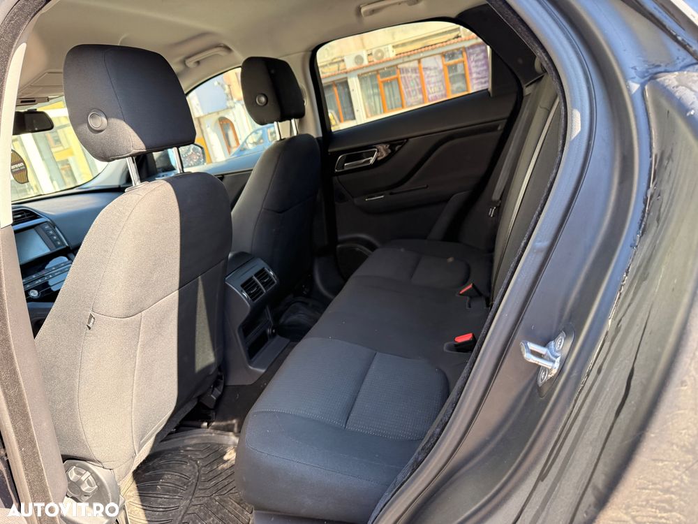 Jaguar F-Pace 20d AWD Aut. Pure - 10