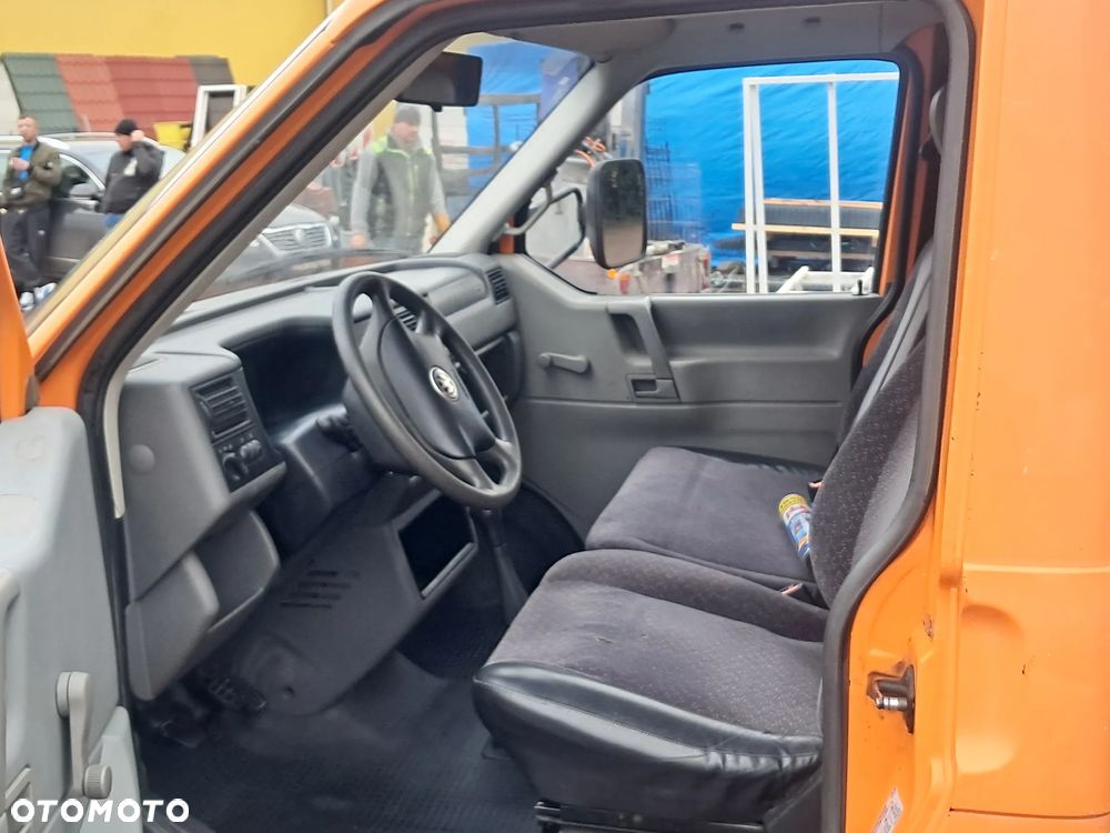 Volkswagen Transporter - 12