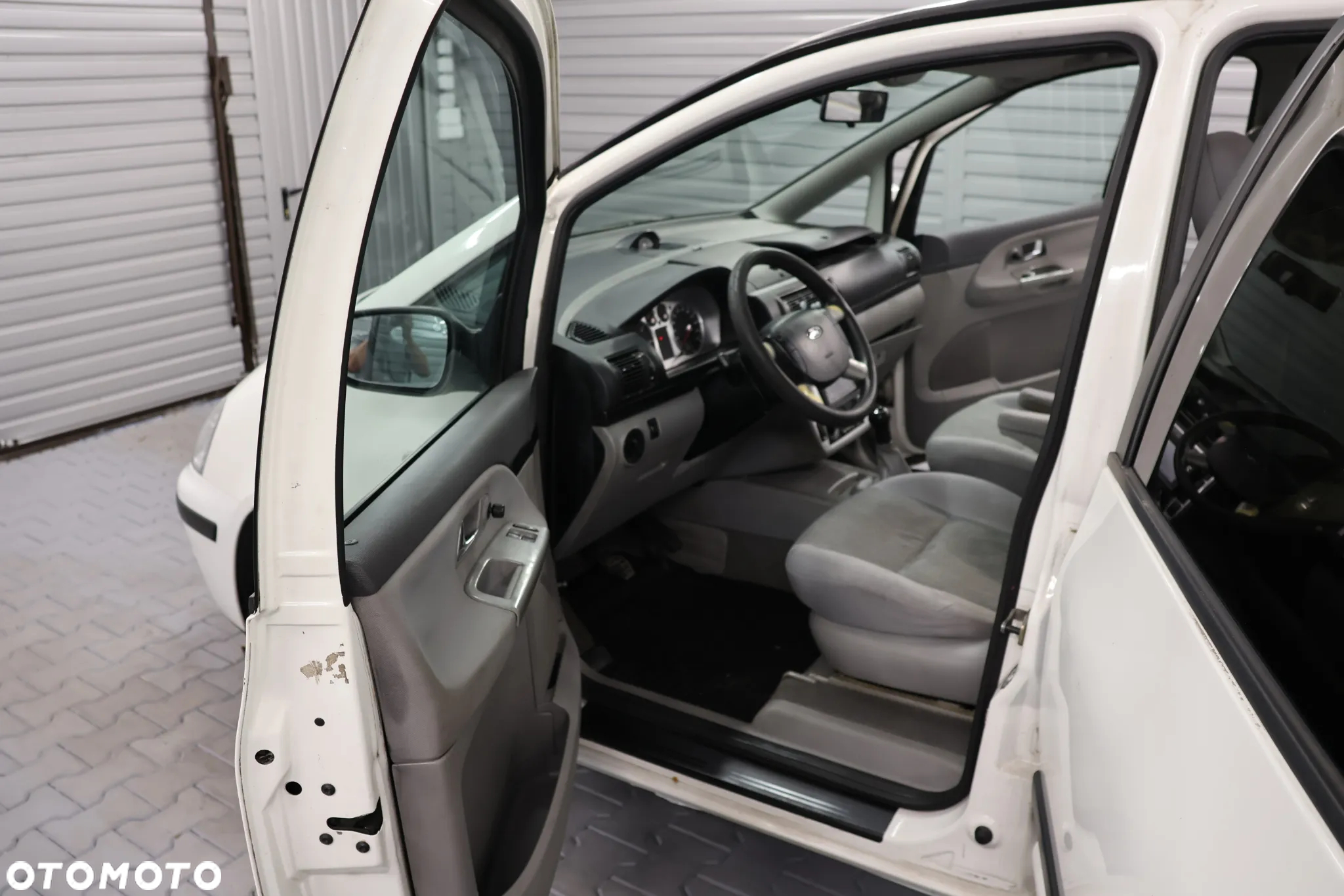 Ford Galaxy 1.9 TDI Ambiente - 8