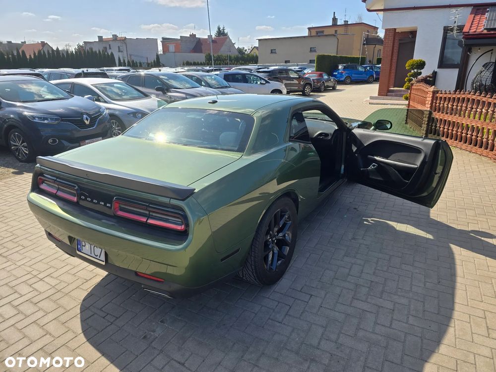 Dodge Challenger - 32