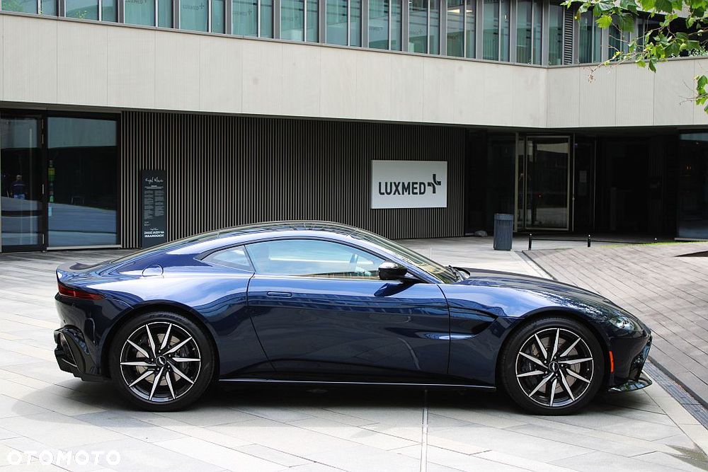 Aston Martin Vantage - 6