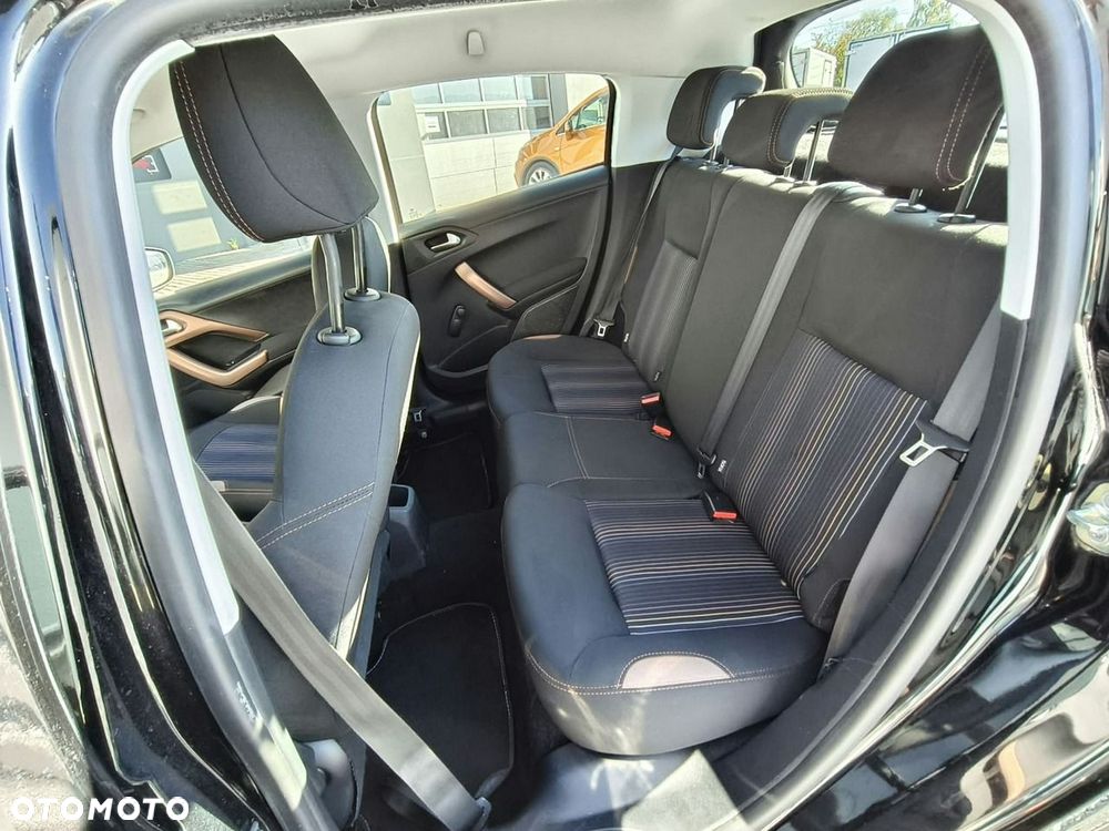 Peugeot 208 - 17