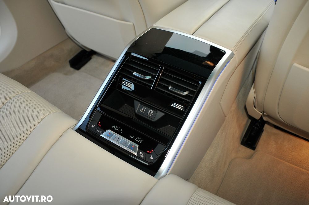 BMW Seria 8 840i - 17