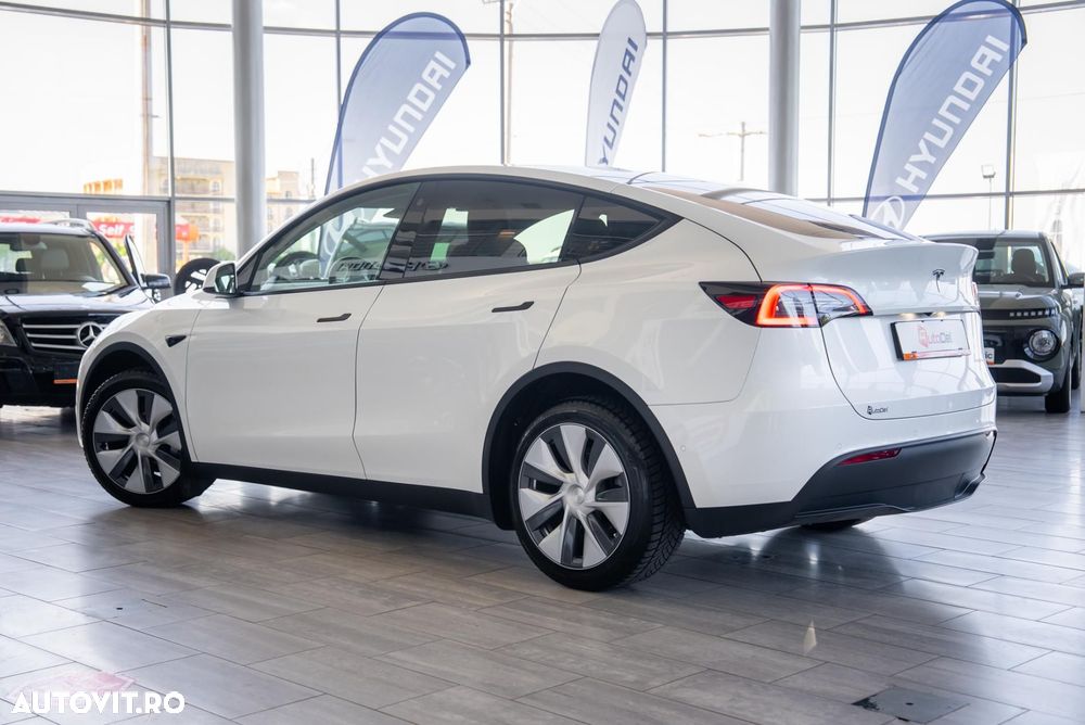 Tesla Model Y Long Range Dual Motor AWD - 13