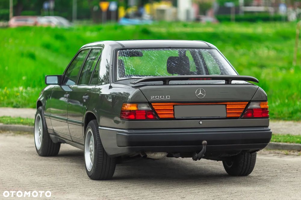 Mercedes-Benz W124 (1984-1993) - 12