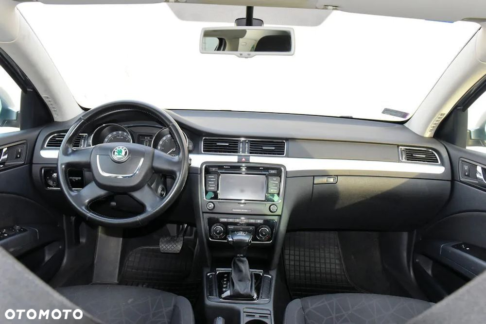 Skoda Superb 2.0 TDI Family DSG - 27
