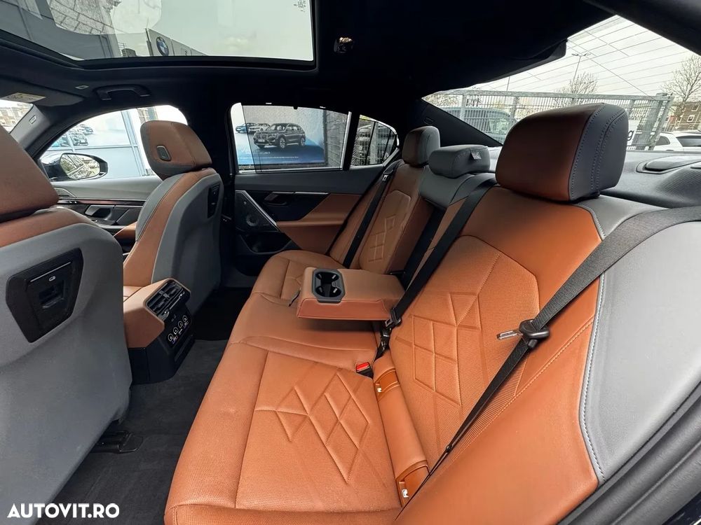 BMW Seria 5 550e xDrive Aut. - 29