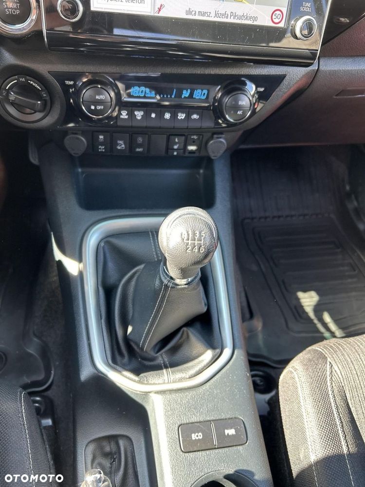Toyota Hilux 2.8 D-4D Double Cab SR5 4x4 - 24