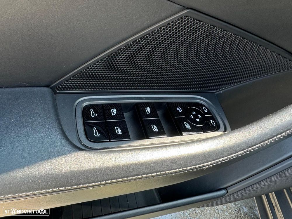 Porsche Panamera 4 S - 35