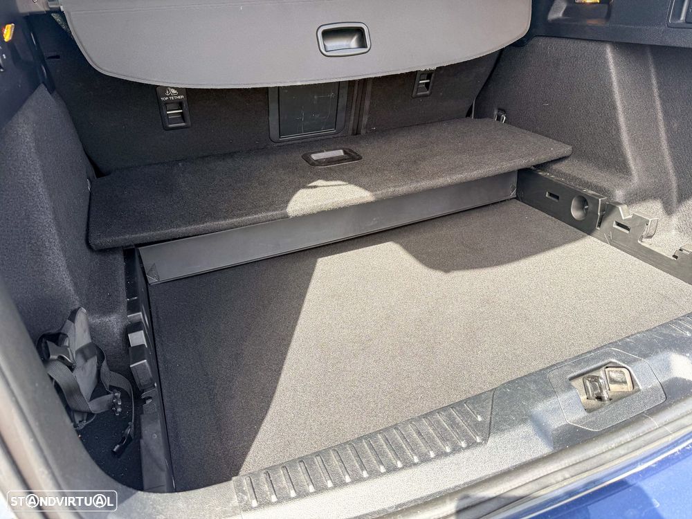Ford Focus 1.0 EcoBoost S&S ST-LINE - 25