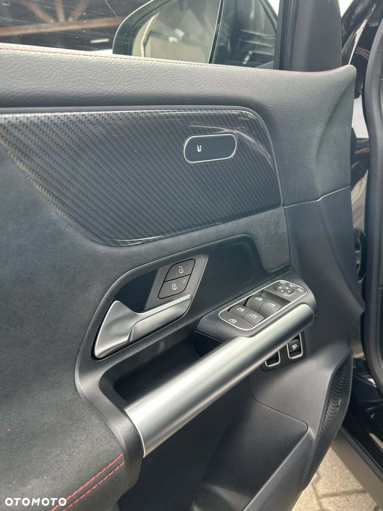 Mercedes-Benz GLA - 8