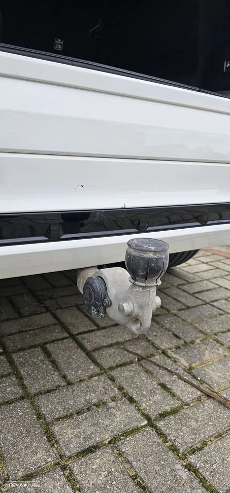 Volvo XC 60 2.0 T8 PHEV R-Design AWD - 26