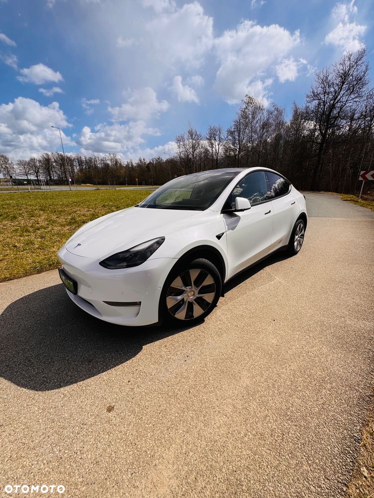 Tesla Model Y Long Range AWD - 2
