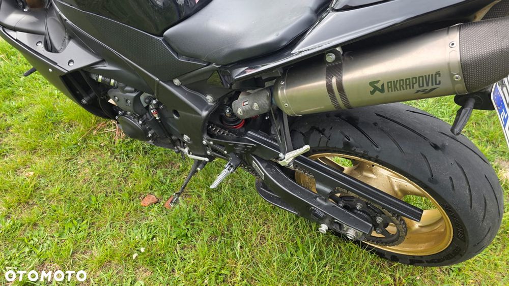 Yamaha R1 - 8