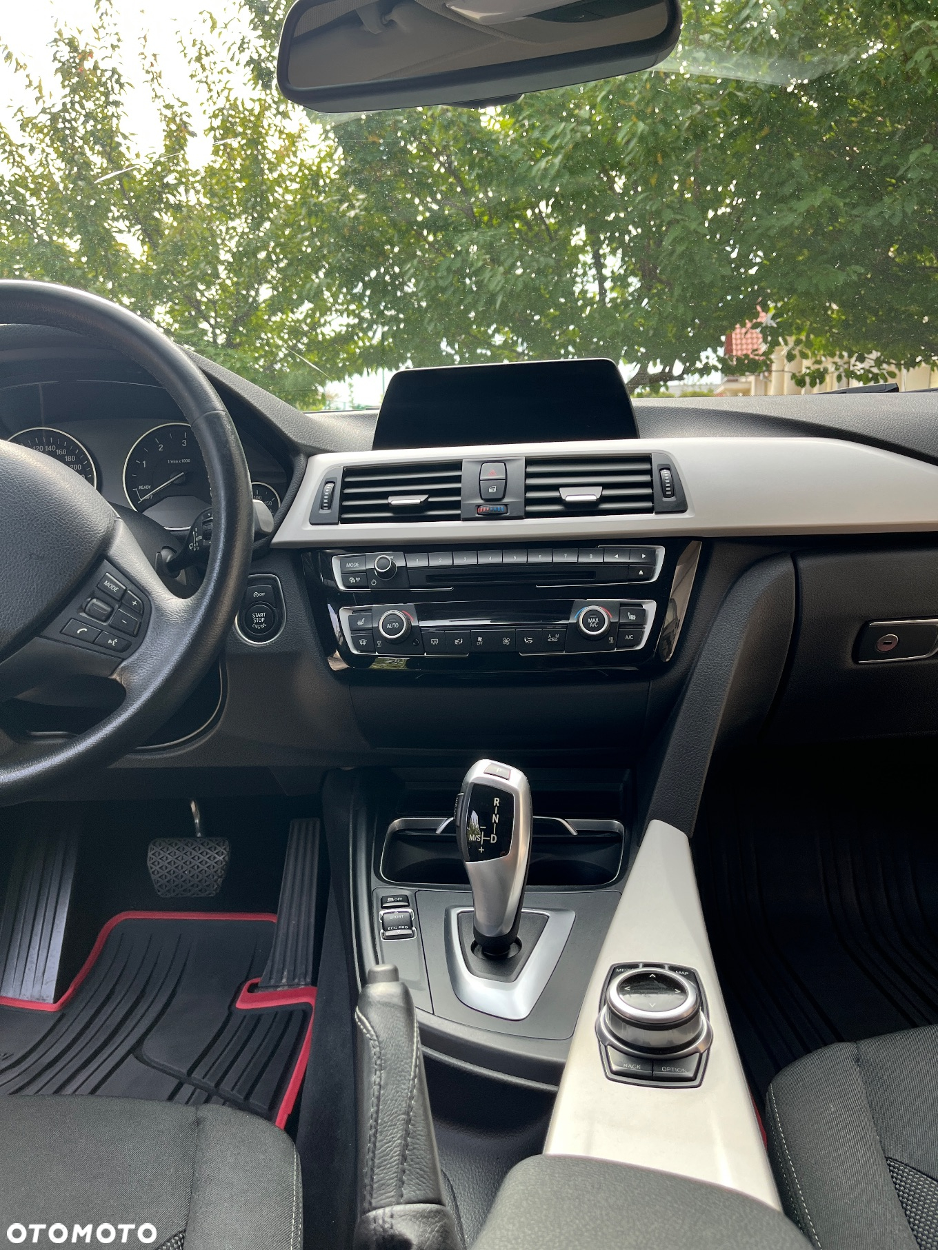 BMW Seria 3 318d Touring - 13