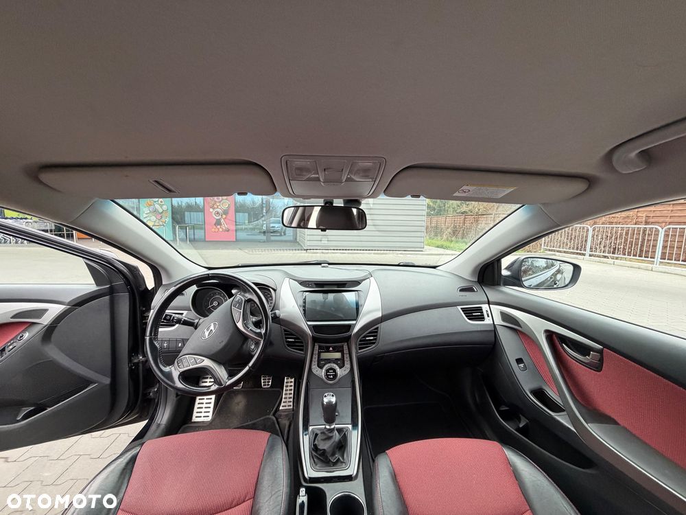 Hyundai Elantra 1.6 Comfort - 9