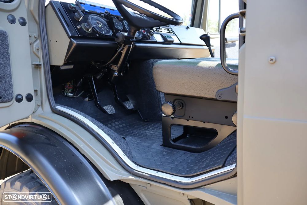 Mercedes Benz Unimog - 18