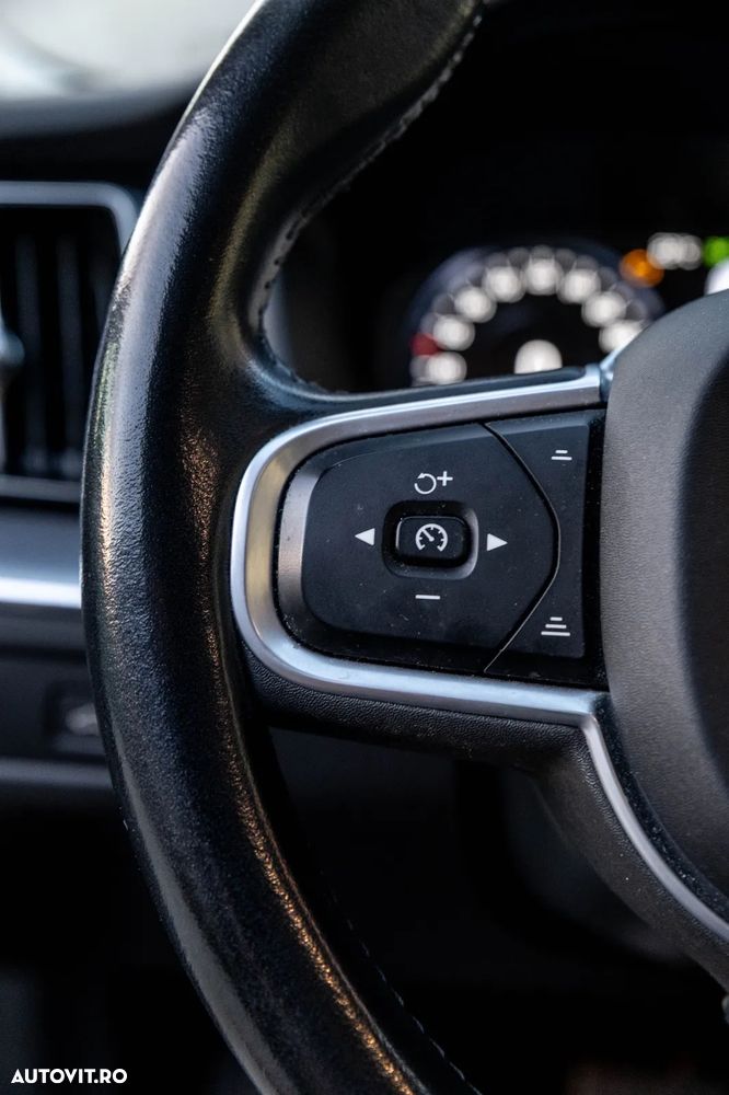 Volvo XC 60 B4 D AWD Ultimate Dark - 9