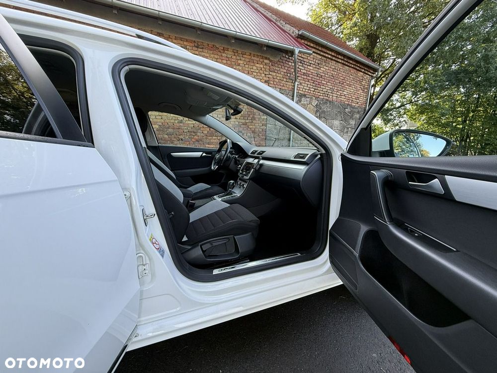 Volkswagen Passat - 37