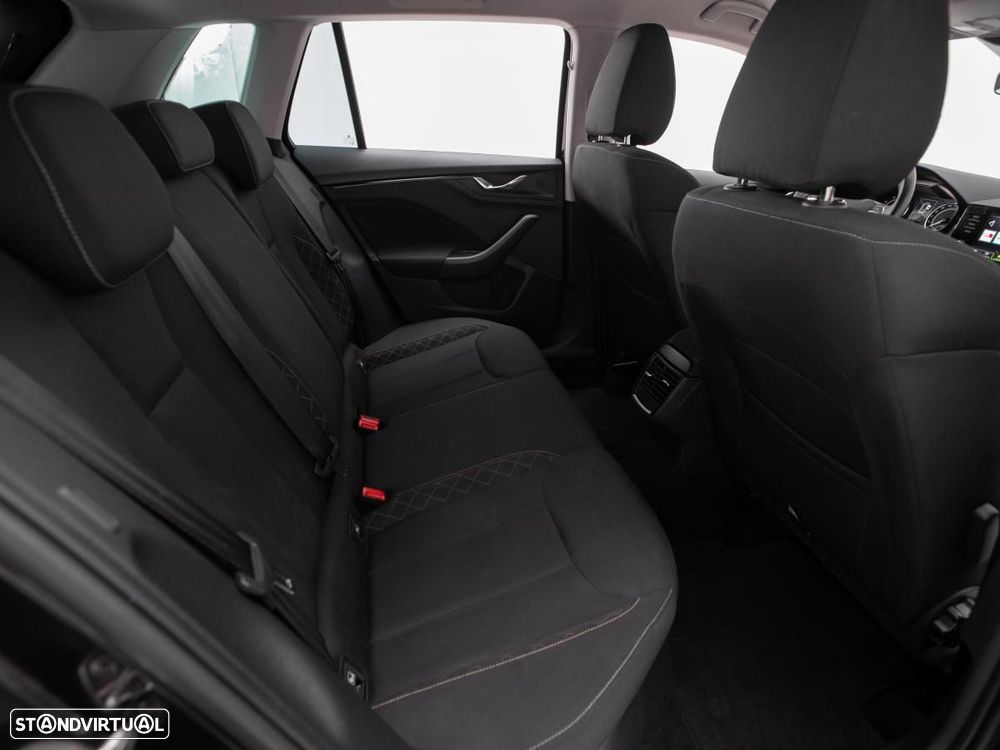 Skoda Kamiq 1.0 TSI — fotografia 11