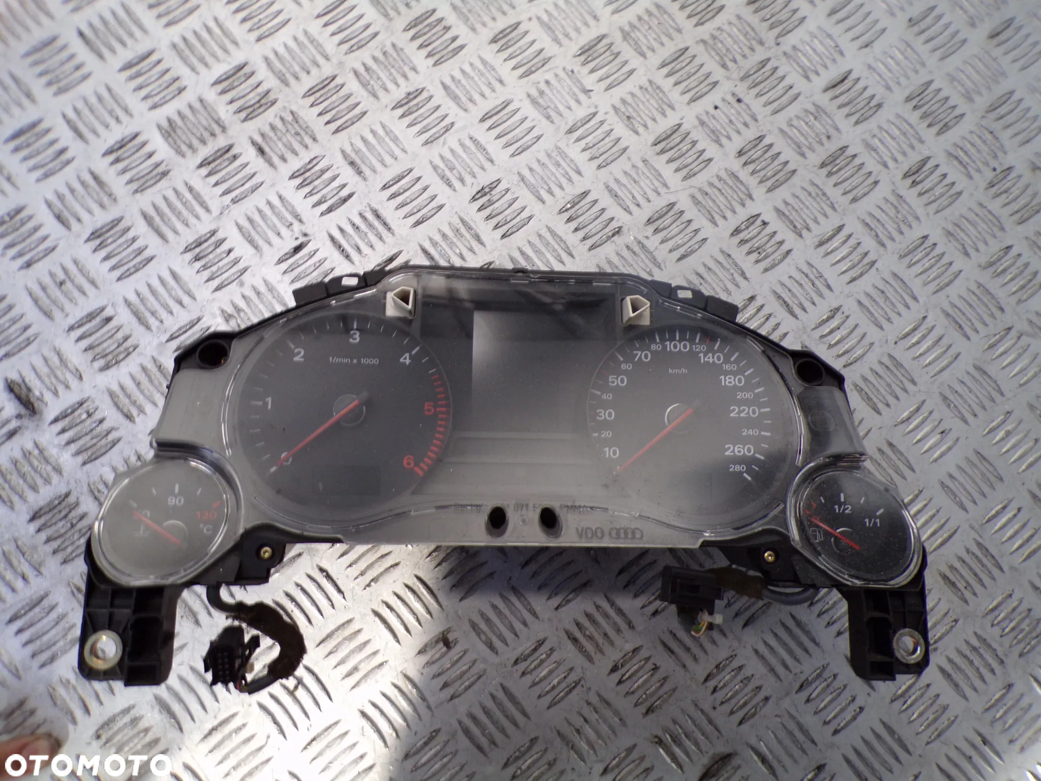 LICZNIK AUDI A8 D3 4E0920900K - 2