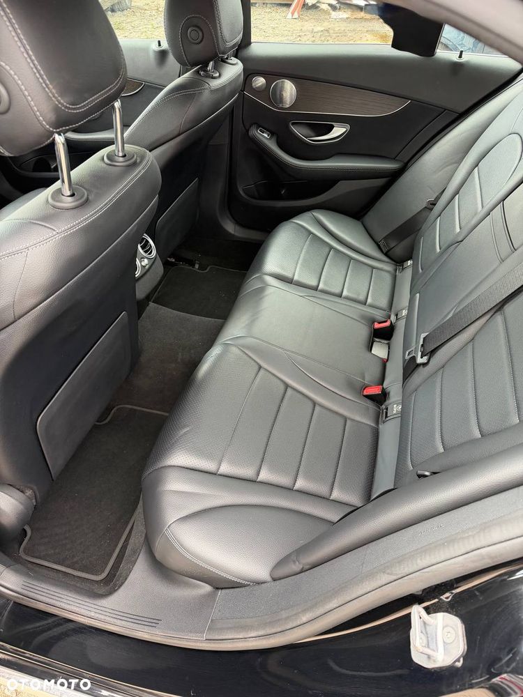 Mercedes-Benz Klasa C 300 4Matic 9G-TRONIC AMG Line - 31