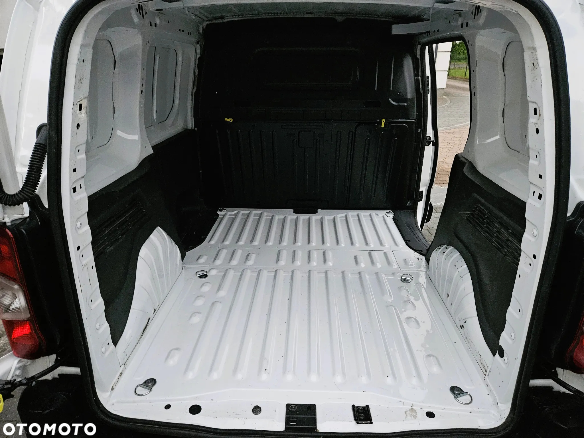 Peugeot Partner - 8