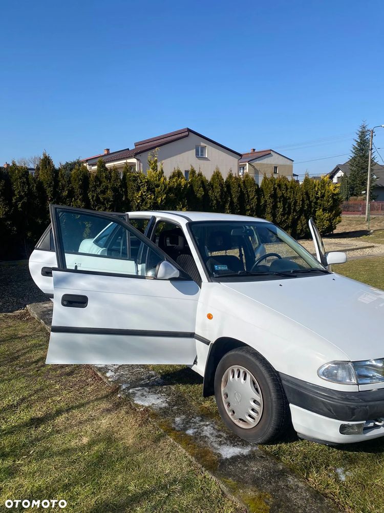 Opel Astra 1.6 16v Family - 6