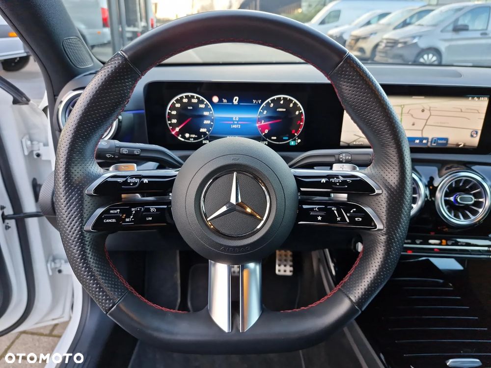 Mercedes-Benz Klasa A 220 4-Matic AMG Line 7G-DCT - 23