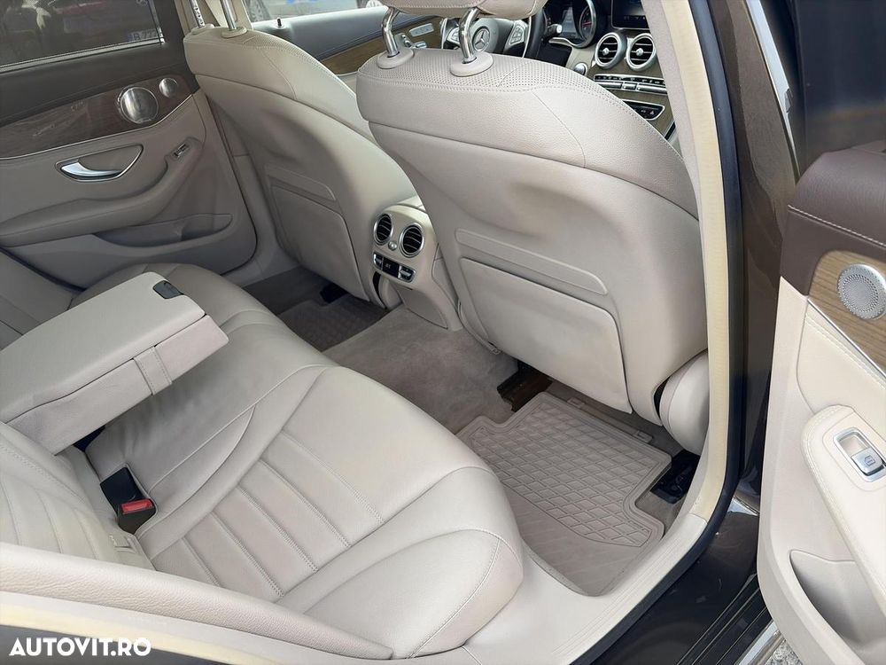 Mercedes-Benz C 400 4MATIC - 11