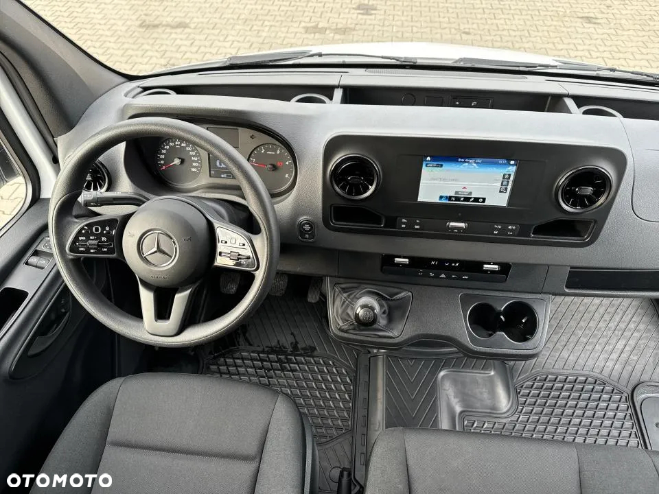 Mercedes-Benz Sprinter - 24