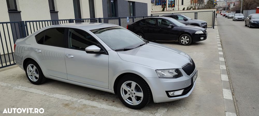 Skoda Octavia 2.0 TDI DSG Style - 5