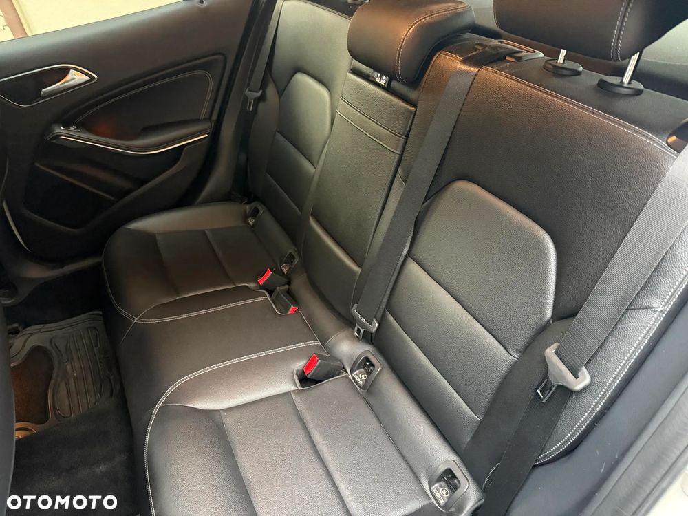 Mercedes-Benz GLA 250 4Matic 7G-DCT - 8