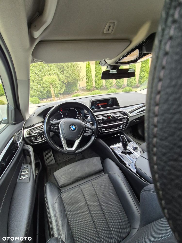 BMW Seria 5 518d Sport Line - 9