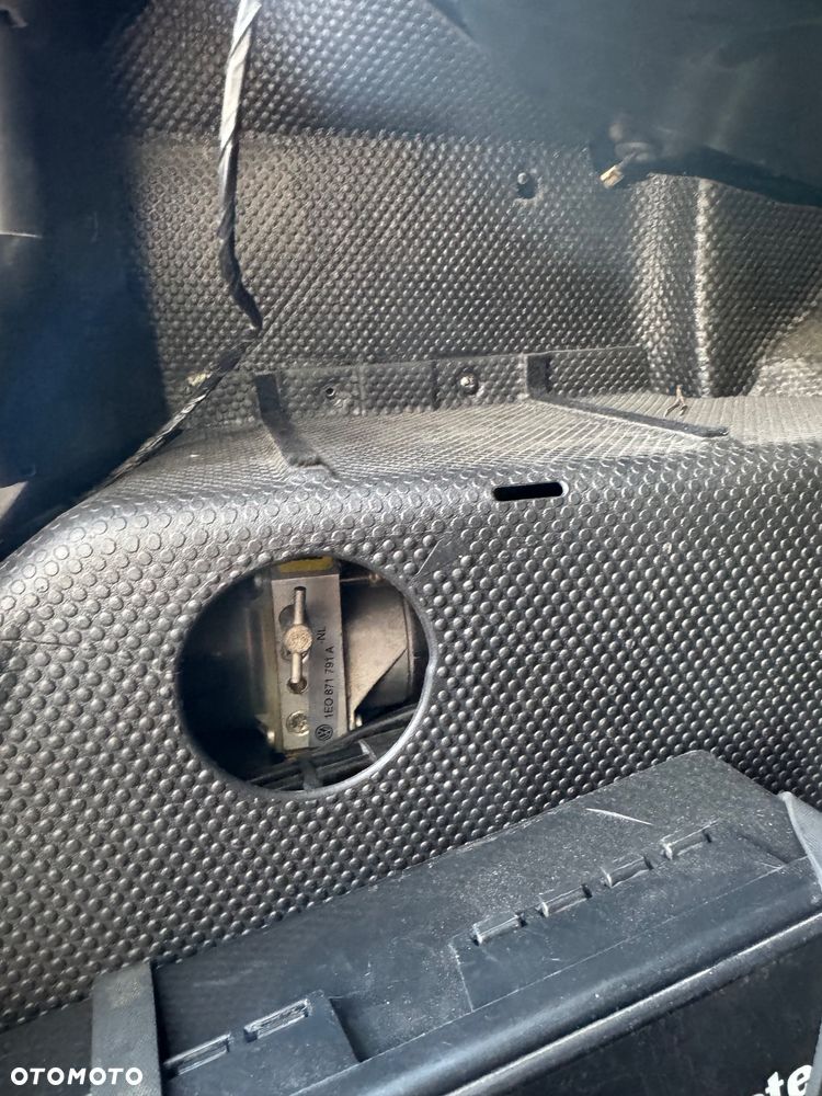 Volkswagen Golf - 10