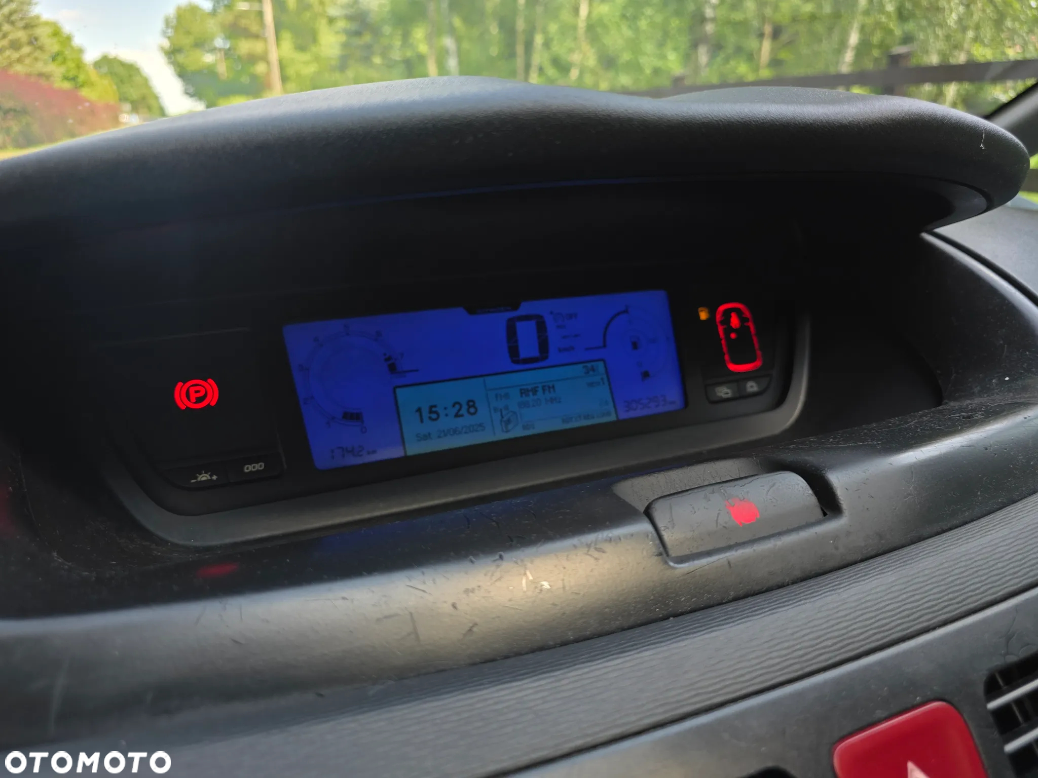 Citroën C4 Grand Picasso 1.8 16V Confort - 31