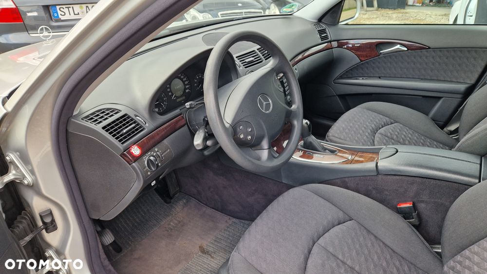 Mercedes-Benz Klasa E 200 Kompressor Automatik Classic - 19