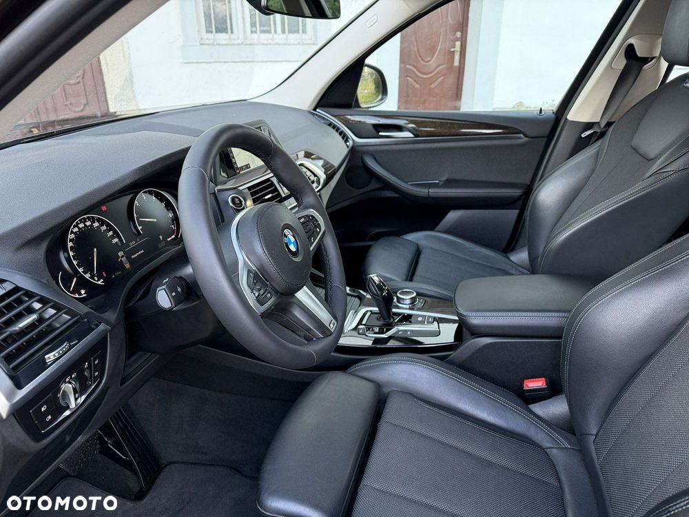 BMW X3 xDrive20i Advantage - 25