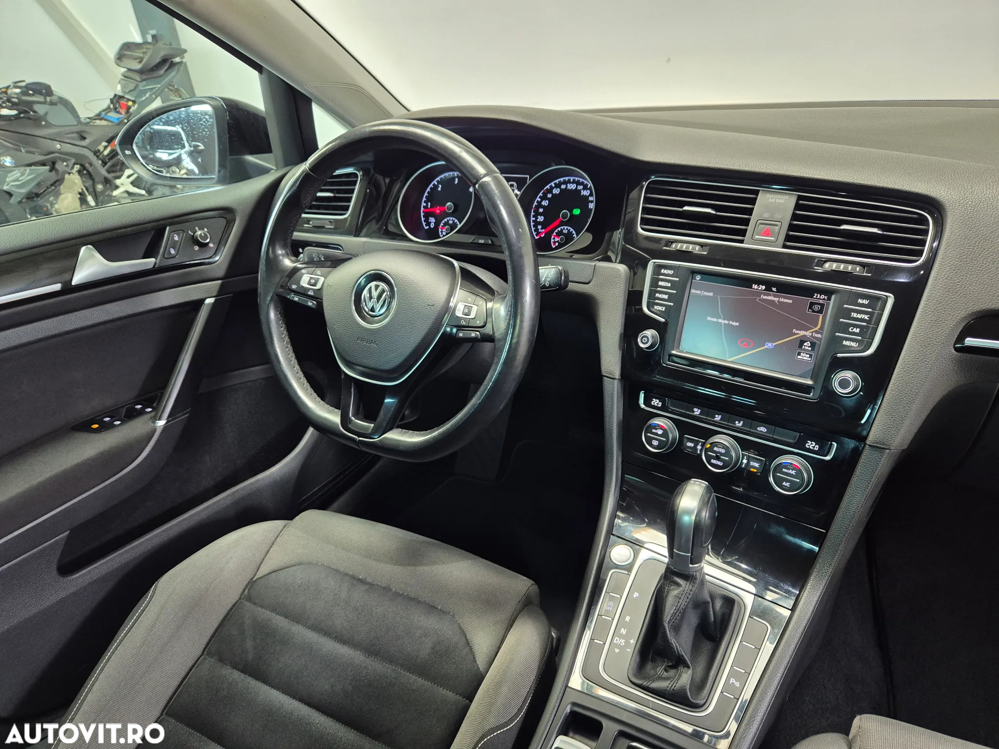 Volkswagen Golf 1.6 TDI DPF BMT DSG Highline - 10