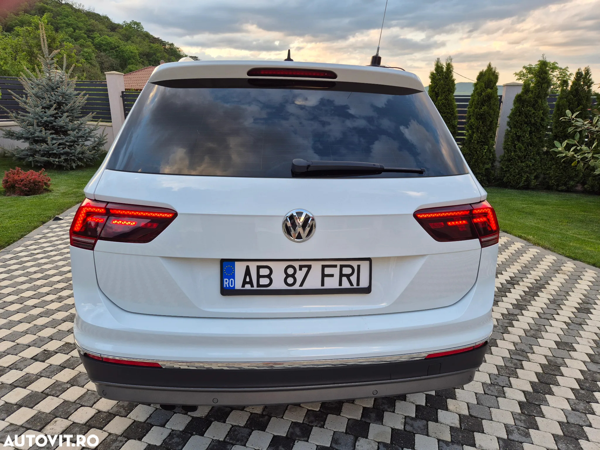 Volkswagen Tiguan - 11