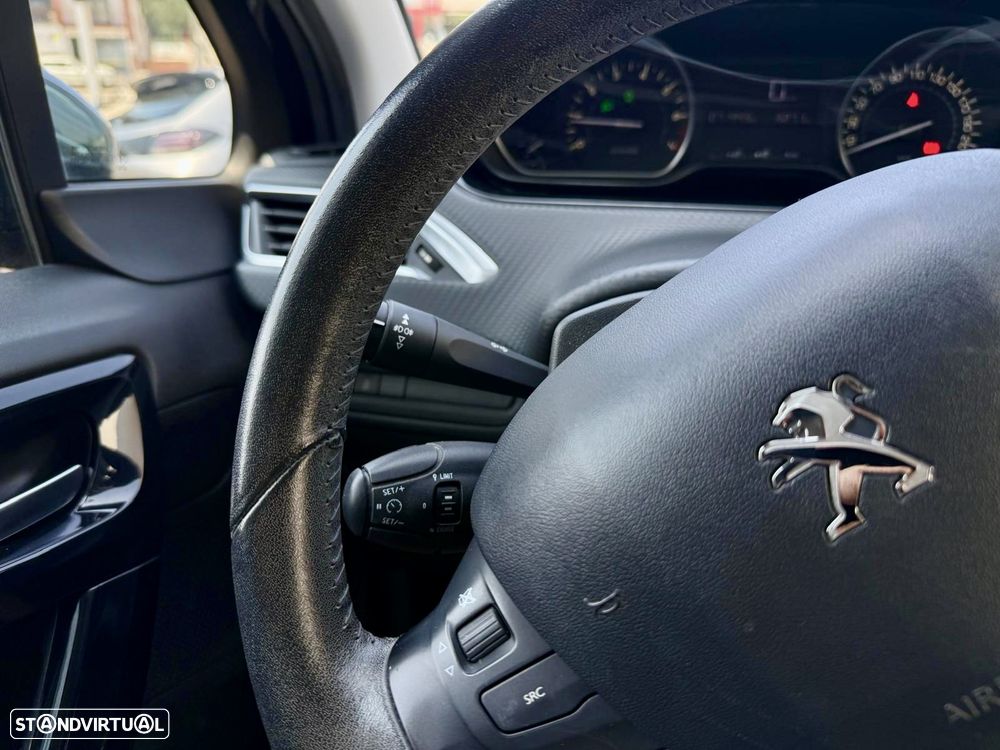 Peugeot 208 1.2 PureTech Style - 17